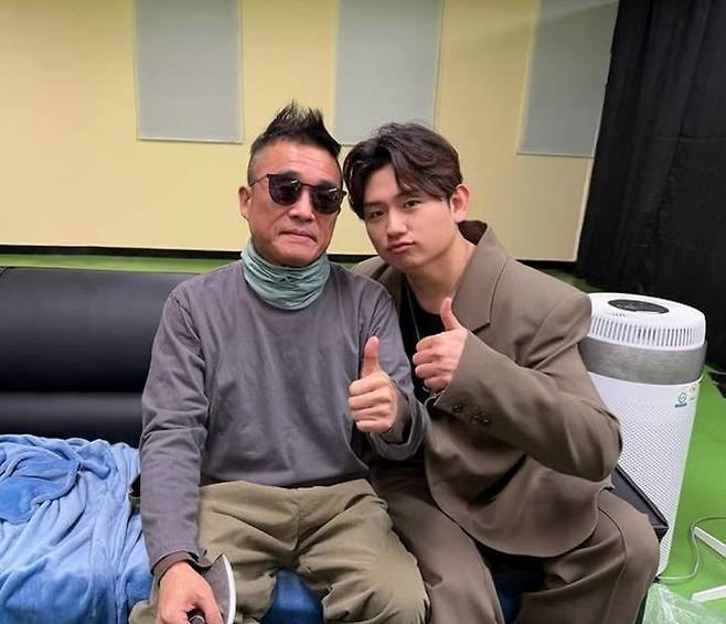 [서울=뉴시스] 김건모, 우디. (사진=우디 인스타그램 캡처) 2025.11.17. photo@newsis.com *재판매 및 DB 금지