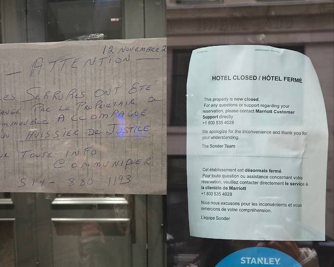 손더 호텔 문에 붙은 공지 [A씨 제공]