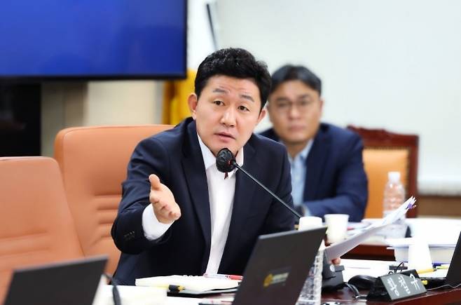 질의하는 황철규 의원