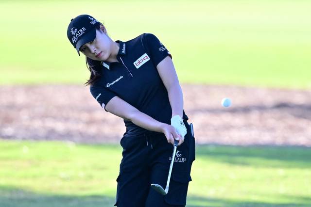 칩샷을 하고 있는 윤이나. 사진 제공=AFP연합뉴스