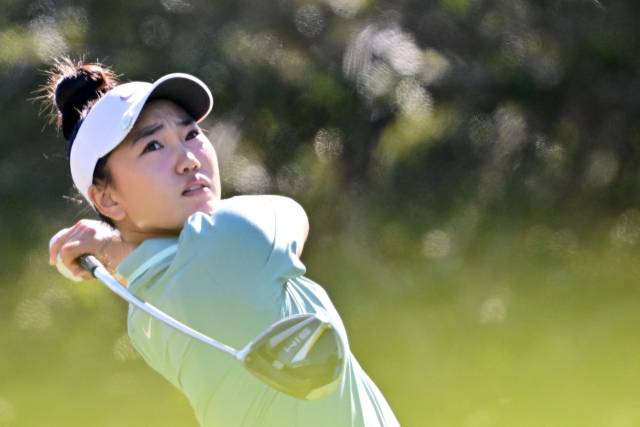 티샷을 하고 있는 루시 리. 사진 제공=AFP연합뉴스