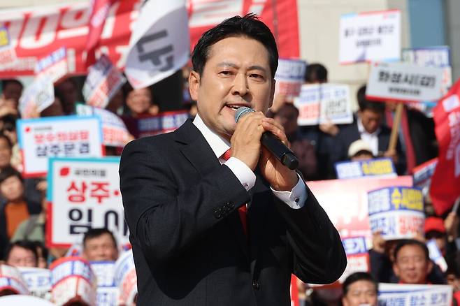 장동혁 국민의힘 대표가 12일 서울 여의도 국회 본청 앞에서 열린 '대장동 일당 7400억 국고 환수 촉구 및 검찰 항소 포기 외압 규탄대회'에서 발언하고 있다. ⓒ연합뉴스