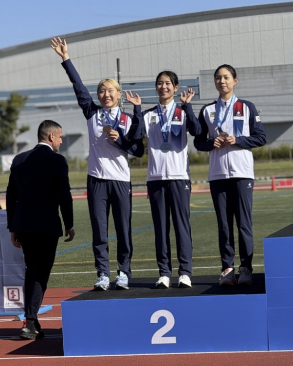 단체전에서 은메달을 따낸 성승민, 최인리, 김유리(왼쪽부터). 대한근대5종연맹 제공