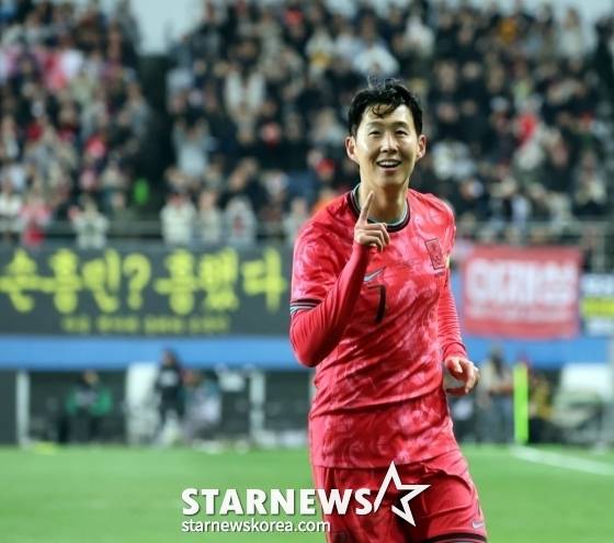 손흥민이 지난 14일 대전월드컵경기장에서 열린 한국 대 볼리비아의 '하나은행 초청 축구 국가대표팀 친선경기'에서 골 세리머니하고 있다. /사진=강영조 선임 기자