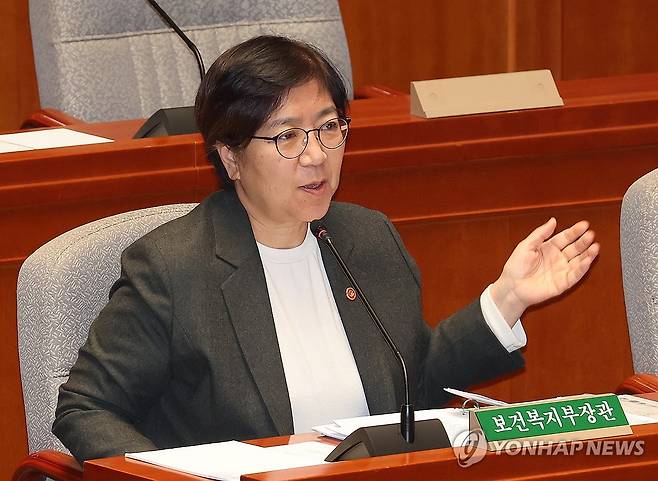 국회에서 정은경 보건복지부 장관 정 장관이 2025년 11월 10일 국회에서 열린 예산결산특별위원회 전체 회의에 출석해 질의에 답하고 있다.
[연합뉴스 사진]