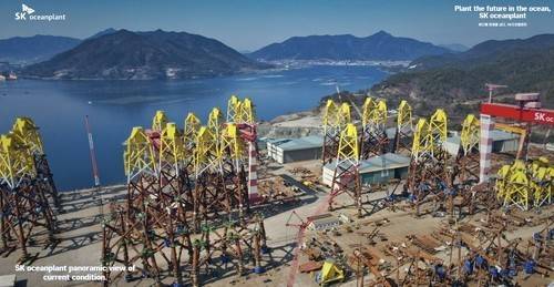 고성군 동해면 SK오션플랜트와 풍력발전 하부구조물 [회사 홈페이지 캡처]