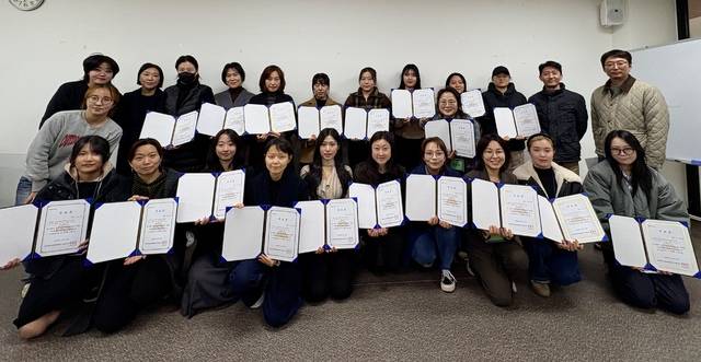 ▲ 사진설명: 세종시문화관광재단이 '한글 전시기획자 양성 과정' 교육을 성공적으로 마치고 총 22명의 수료생을 배출했다.