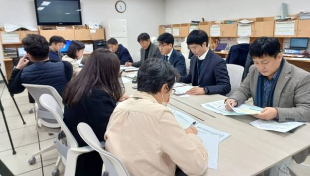 전북특별자치도교육청은 18일 브리핑룸에서 2026학년도 수능 성적 가채점 결과 분석과 대입 정시 전망을 발표했다. /전북교육청 제공