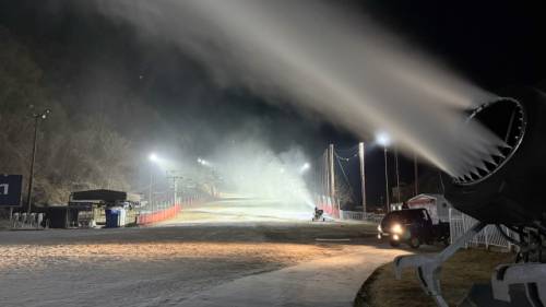 ◇엘리시안 강촌 스키장이 기온이 영하에 접어들면서 본격적인 제설 작업을 시작했다.