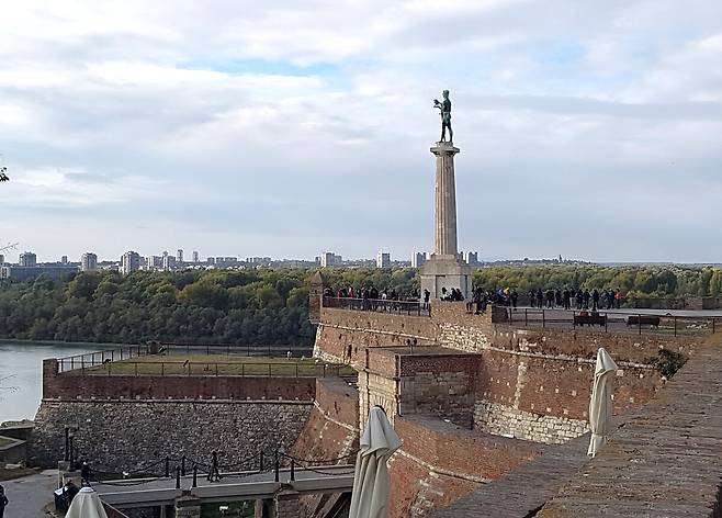 세르비아 수도 베오그라드 중심에 있는 깔레 메그단 공원 내 ‘승리의 상’ 발칸 전쟁(1912~1913)과 제1차 세계대전 승리를 기념하기 위해 제작되었다. /박필우 작가 제공
