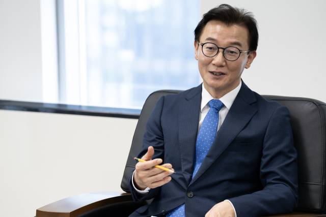전재수 해양수산부 장관이 18일 레티시아 카르발류 국제해저기구(ISA) 사무총장과 면담하고 있다. 해수부 제공