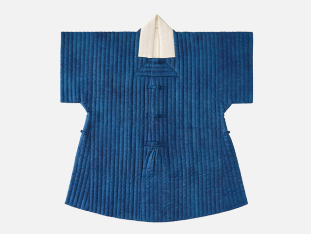 16세기 누비 방령 재현 작품. 솜누비로 겉감은 문단, 안감은 명주이다. 방령은 네모난 깃이 특징이다.