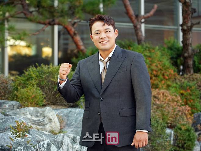 이승택이 최근 서울 서대문구의 한 호텔에서 이데일리와 만나 인터뷰를 진행했다. 인터뷰에 앞서 포즈를 취하는 이승택.(사진=이데일리 골프in 조원범 기자)