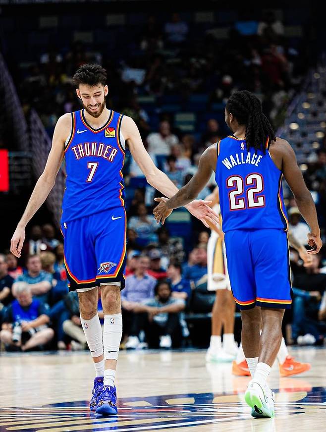 (왼쪽부터) 쳇 홈그렌, 카슨 웰레스