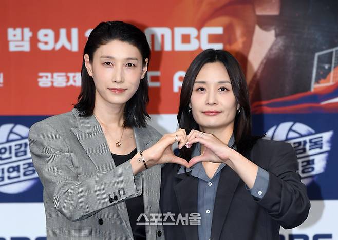 여자배구 레전드 김연경(왼쪽)과 표승주. 2025. 9. 24.  박진업 기자 upandup@sporttsseoul.com