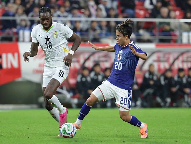 Japan's forward Takefusa Kubo (R) and Ghana's defender fight for the ball during the international friendly match between Japan and Ghana at Toyota stadium in Toyota City, Aichi Prefecture on November 14, 2025. (Photo by JIJI Press / AFP) / Japan OUT







<저작권자(c) 연합뉴스, 무단 전재-재배포, AI 학습 및 활용 금지>
