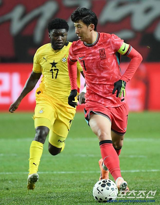 18일 서울월드컵경기장에서 열린 한국과 가나의 축구대표팀 평가전.  손흥민이 공격하고 있다. 상암=정재근 기자 cjg@sportschosun.com/2025.11.18/