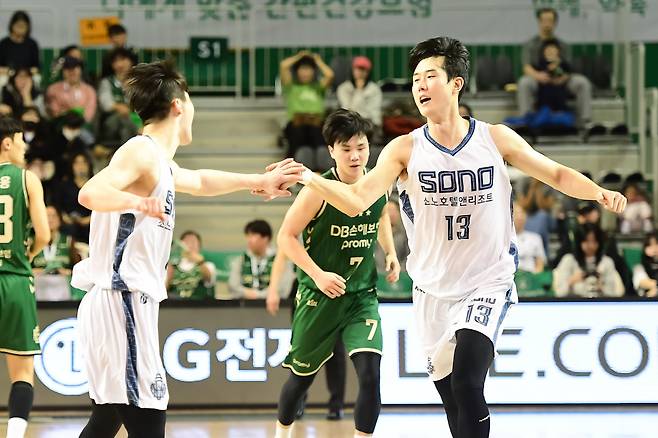 빅3의 화학적 결합이 강화되면서 정희재 임동섭 최승욱 등의 활약도 커지고 있다. 사진제공=KBL