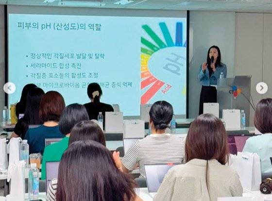 최지영 전문의는 전국 각지에서 노화를 예방하고 독소를 배출하는 방법에 관해 강의, 강연을 하고 있다.