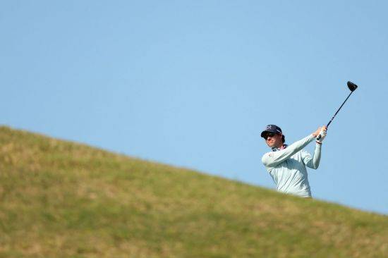 애덤 솅크는 버터필드 버뮤다 챔피언십에서 8년 된 핑 G400 드라이버를 잡고 정상에 올랐다. 사우샘프턴(버뮤다)=AFP연합뉴스