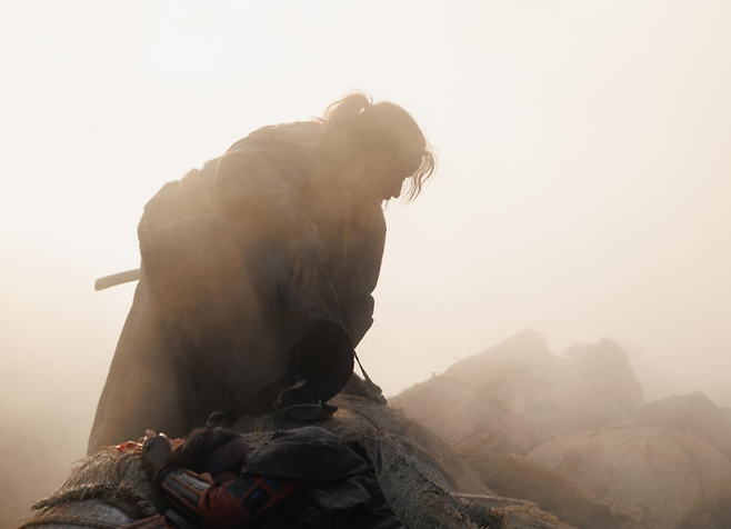 넷플릭스 '이쿠사가미' 스틸 컷