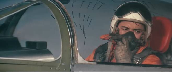 한국영화 최초의 공중전 촬영작인 신상옥 감독의 영화 '빨간 마후라'(1964). 신영균, 최무룡 최은희 등이 출연했다./한국영상자료원