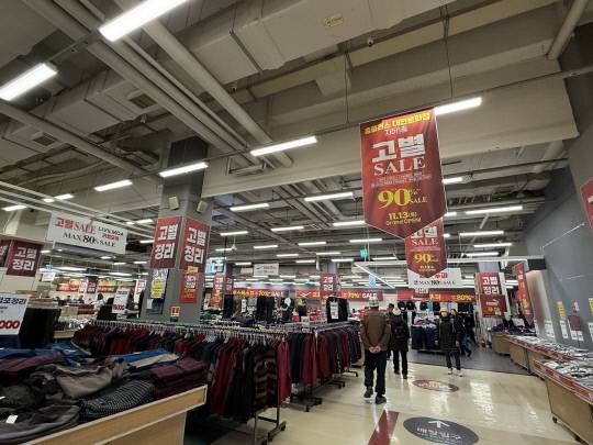 18일 대전 홈플러스 문화점 지하 1층에서 고별 세일이 진행되고 있다. 이다온 기자