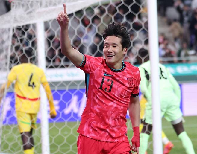 이태석이 18일 가나와의 안방 평가전에서 선제 결승골을 터뜨린 뒤 세리머니를 하고 있다. 뉴스1.