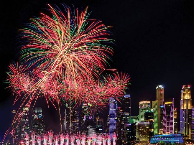 사진=마리나 베이에서 진행되는 카운트다운 및 불꽃놀이 행사