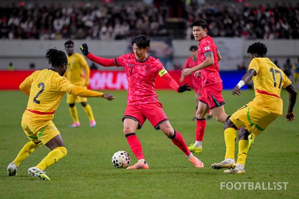 손흥민(가운데). 서형권 기자