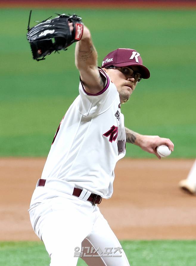 29일 오후 서울 고척스카이돔에서 열린 2025 KB0리그 프로야구 키움히어로즈와 삼성라이온즈의 경기. 선발 웰스가 등판해 역투하고 있다. 고척=김민규 기자 mgkim1@edaily.co.kr /2025.06.29/