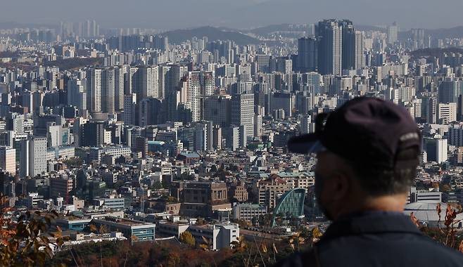 서울 중구 남산에서 바라본 도심 아파트 단지 모습. 사진=뉴스1