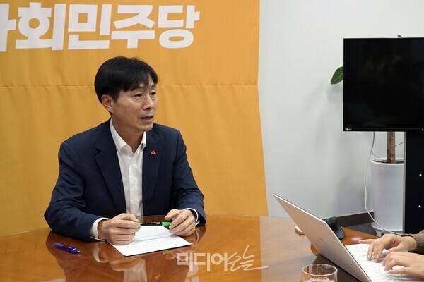 ▲지난 14일 서울 여의도 국회 의원회관에서 한창민 사회민주당 의원이 미디어오늘과 인터뷰하고 있다. 사진출처=한창민 의원실.