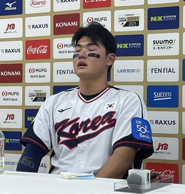 16일 일본과의 K-베이스볼 시리즈 2차전이 끝난 뒤 눈물을 보이고 있는 김주원. 사진=연합뉴스