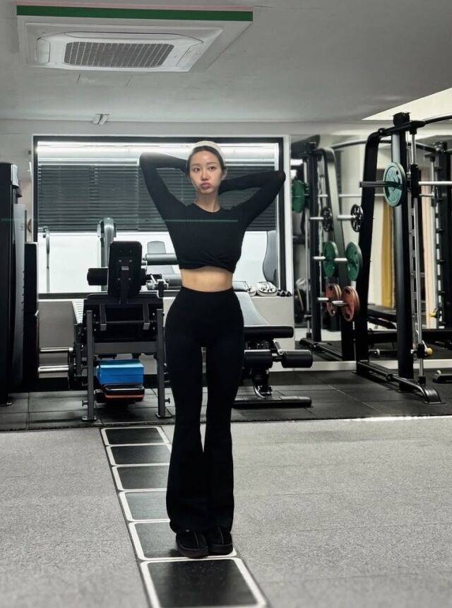 한그루가 레깅스를 입고 완벽한 몸매를 자랑했다. / 한그루 인스타그램