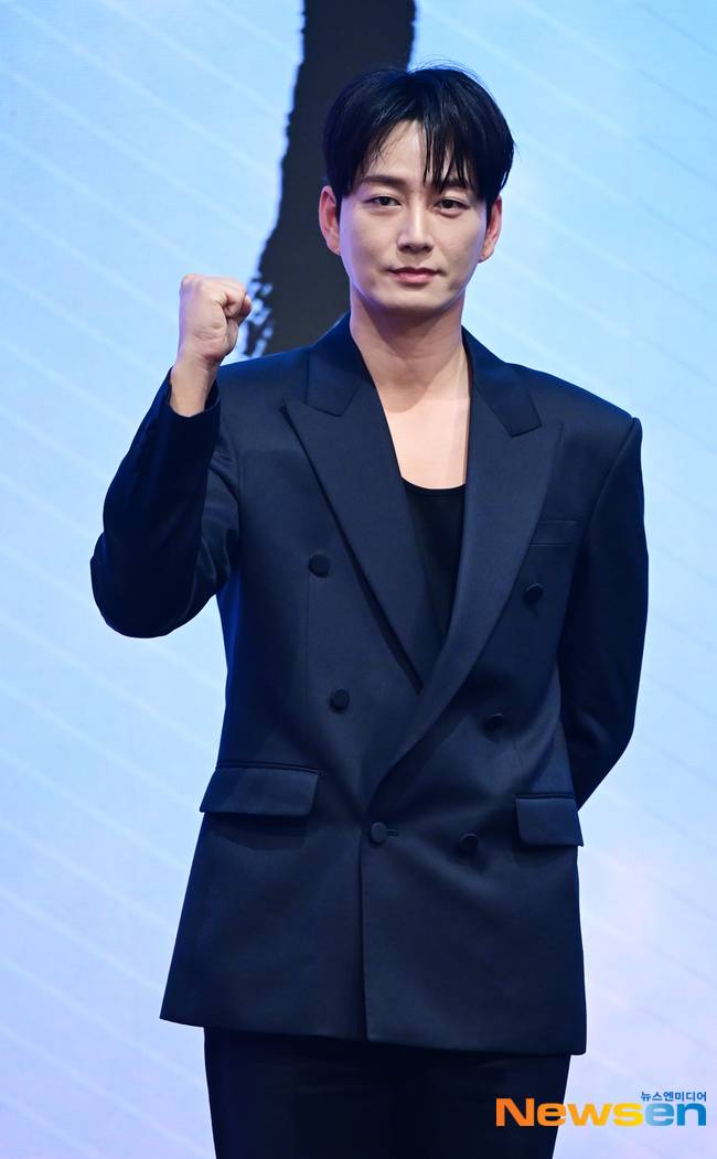 이현욱
