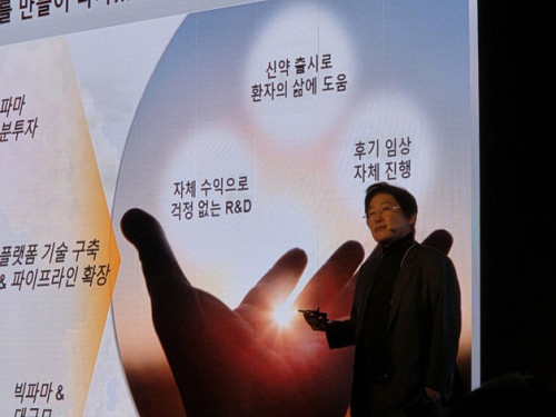 이상훈 에이비엘바이오 대표가 17일 서울 포시즌스호텔에서 기업설명회(IR)를 열고 있다. 뉴스1