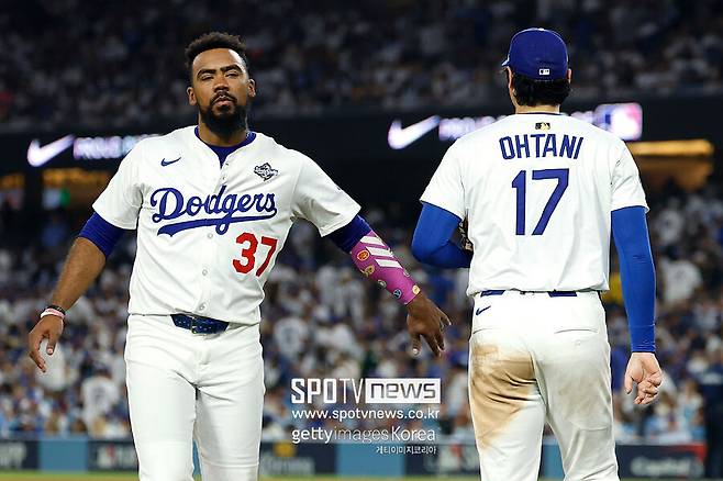 ▲ 오타니와 테오스카 에르난데스(왼쪽) 모두 지불 유예 계약을 했지만 금액이 크다는 점에서 오타니에 비난이 집중되고 있다