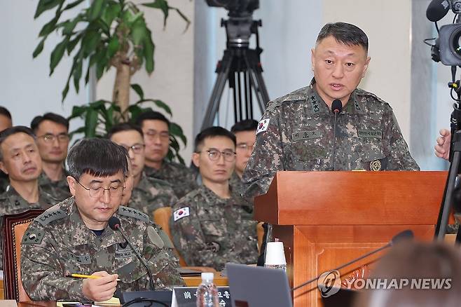 답변하는 이승오 합참 작전본부장 (서울=연합뉴스) 김주성 기자 = 이승오 합참 작전본부장이 21일 국회에서 열린 '윤석열 정부의 비상계엄 선포를 통한 내란 혐의 진상규명 국정조사 특별위원회' 전체회의에서 위원 질의에 답하고 있다. 2025.2.21 utzza@yna.co.kr