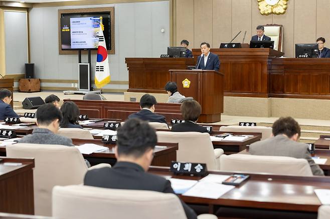 이재준 수원시장이 19일 제397회 수원시의회 제2차 정례회에서 2026 시정연설을 하고 있다.<수원시 제공>