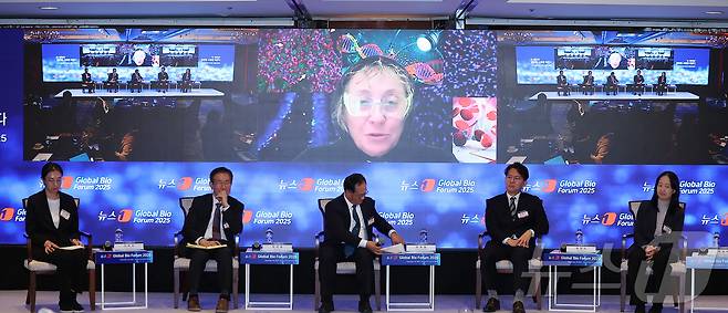 이리나 콘보이 제너레이션랩 최고과학책임자가 19일 오후 서울 중구 소공동 롯데호텔 사파이어볼룸에서 열린 '뉴스1 글로벌바이오포럼(GBF) 2025’에 참석해 '안티에이징과 노화역전, K-바이오의 미래'를 주제로 진행된 패널 토론에서 발언하고 있다. 2025.11.19/뉴스1 ⓒ News1 김진환 기자