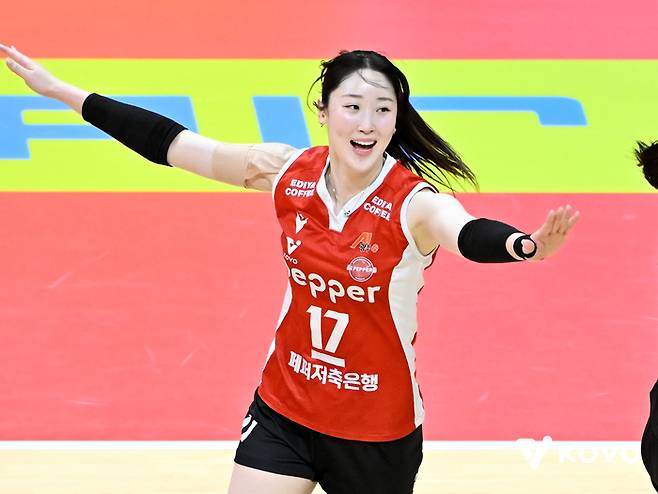 페퍼저축은행 주장 고예림. 오른쪽 어깨 테이핑에 눈에 띈다. 제공 | 한국배구연맹