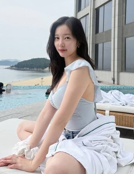 사진|윤채경SNS