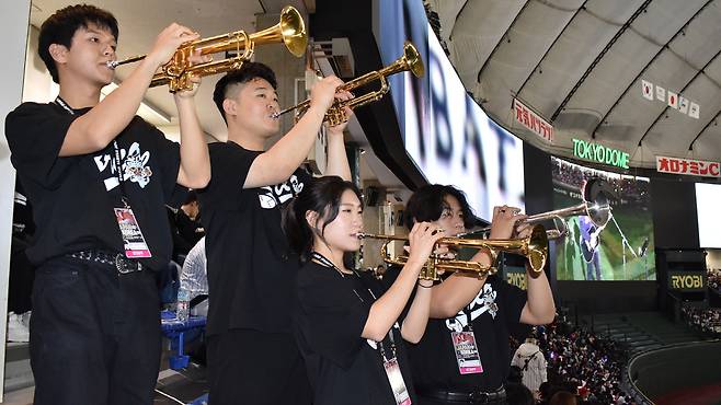 상단 왼쪽에서 윤효윤, 박경모, 이소윤, 정성호 트럼페터.사진제공=무로이 마사야