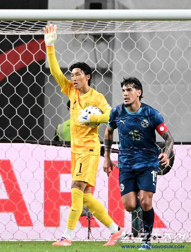 14일 서울월드컵경기장에서 열린 대한민국 축구대표팀과 파라과이의 평가전. 선방쇼를 펼치는 골키퍼 김승규의 모습. 상암=허상욱 기자wook@sportschosun.com/2025.10.14/