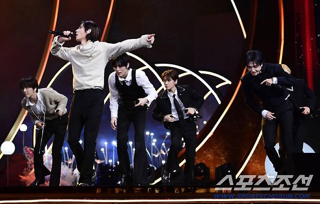 19일 제46회 청룡영화상 시상식이 여의도 KBS홀에서 열렸다. 축하무대를 선보이고 있는 보이넥스트도어. 여의도=송정헌 기자songs@sportschosun.com/2025.11.19/