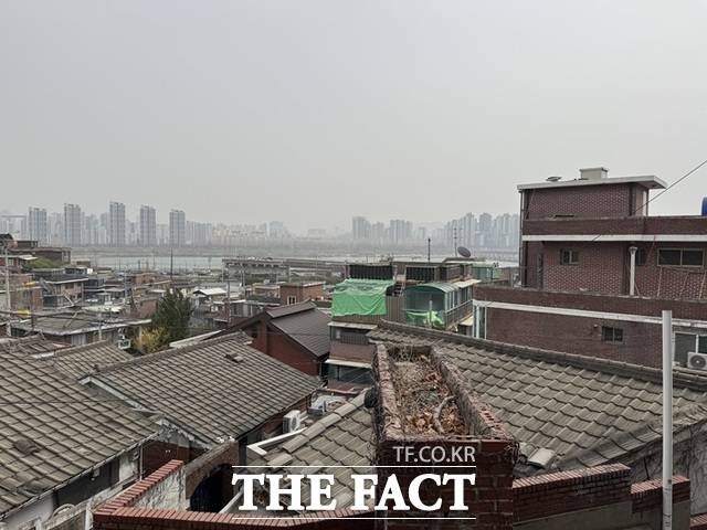 한남뉴타운은 서쪽으로 동부이촌동, 동쪽으로는 한남동 한남더힐, 유엔빌리지 등 전통 부촌과 인접하다. 북쪽으로는 남산, 남쪽으로는 한강 조망이 가능하다. 서울 한가운데 위치한 만큼 강북, 강남 어디로든 이동도 쉽다. 사진은 한남2구역 일대. /황준익 기자