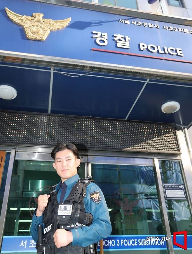 김주영 서초3파출소 순경이 아시아경제와 인터뷰에 앞서 포즈를 취하고 있다. 윤동주 기자