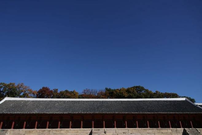 종묘 앞 고층건물 허용을 두고 서울시와 정부의 갈등이 심화되고 있다. 사진은 10일 촬영한 종묘 정전. 연합뉴스