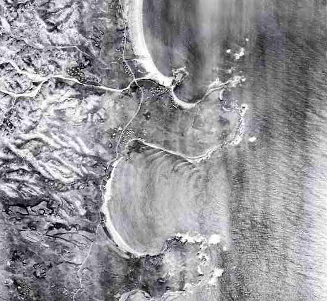 1970년대 울산 동구 항공사진. 당시 이곳에 조선소를 짓겠다는 계획은 '무모한 도전'으로 여겨졌다. /HD현대